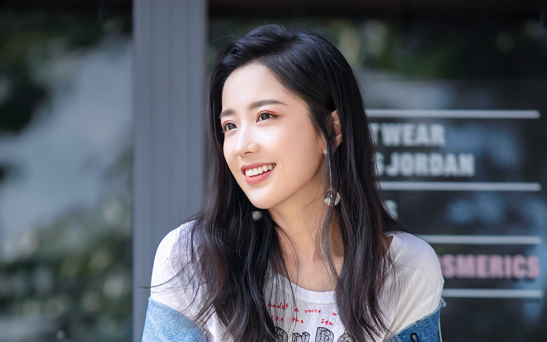 银箭的阴影下—索伯与雷诺的缠斗,诺里斯划破雨幕的闪电